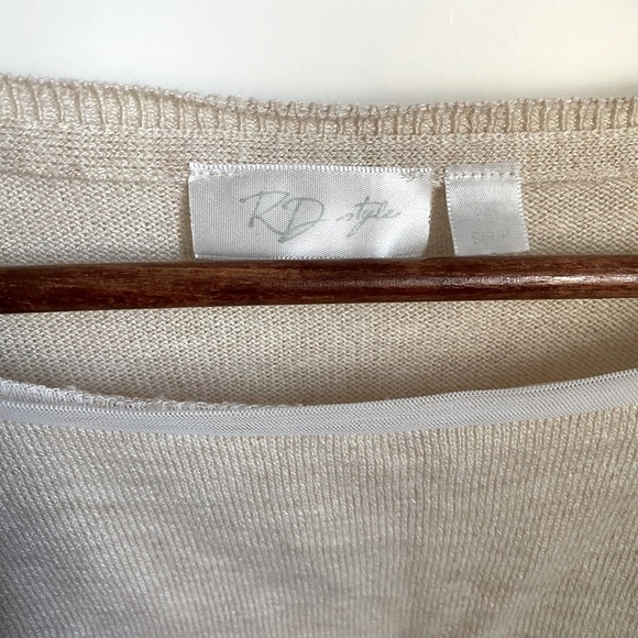 RD Style Tonie Lace Inset Pullover - Picture 5 of 6